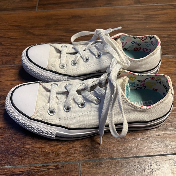 Converse Chuck Taylor All Star Low White/Black Colorful Hearts Women Size 6 - Picture 3 of 9